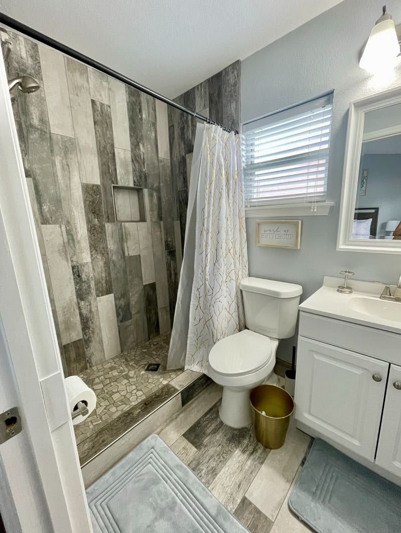 Master Bedroom Bathroom
