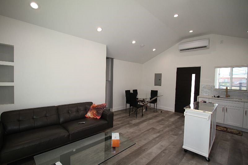 Furnished Finder property 388891_1 photo 20