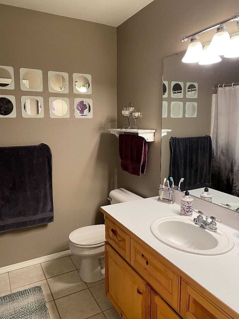 Bathroom shared with one roommate. Each roommate is responsible for cleaning the bathroom bi-weekly.