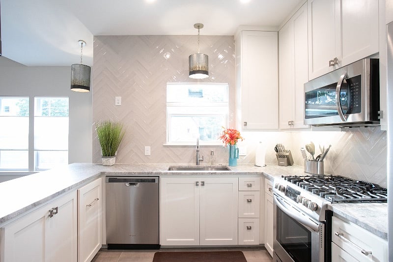 Nice backsplash and quartzite counters