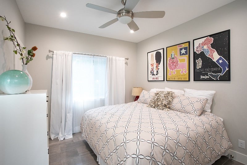 Bed can be King size or two twin beds
