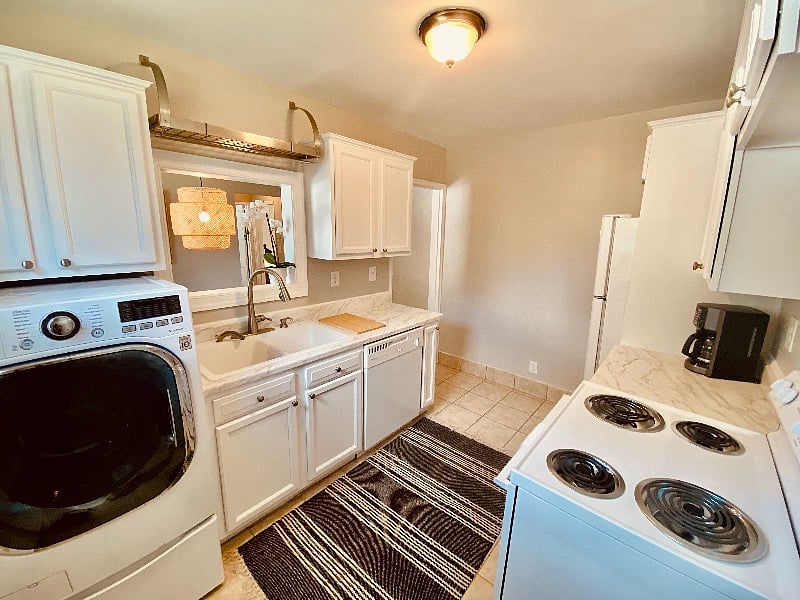 Kitchen with washer/dryer combo unit (no need to change over your clothes!)