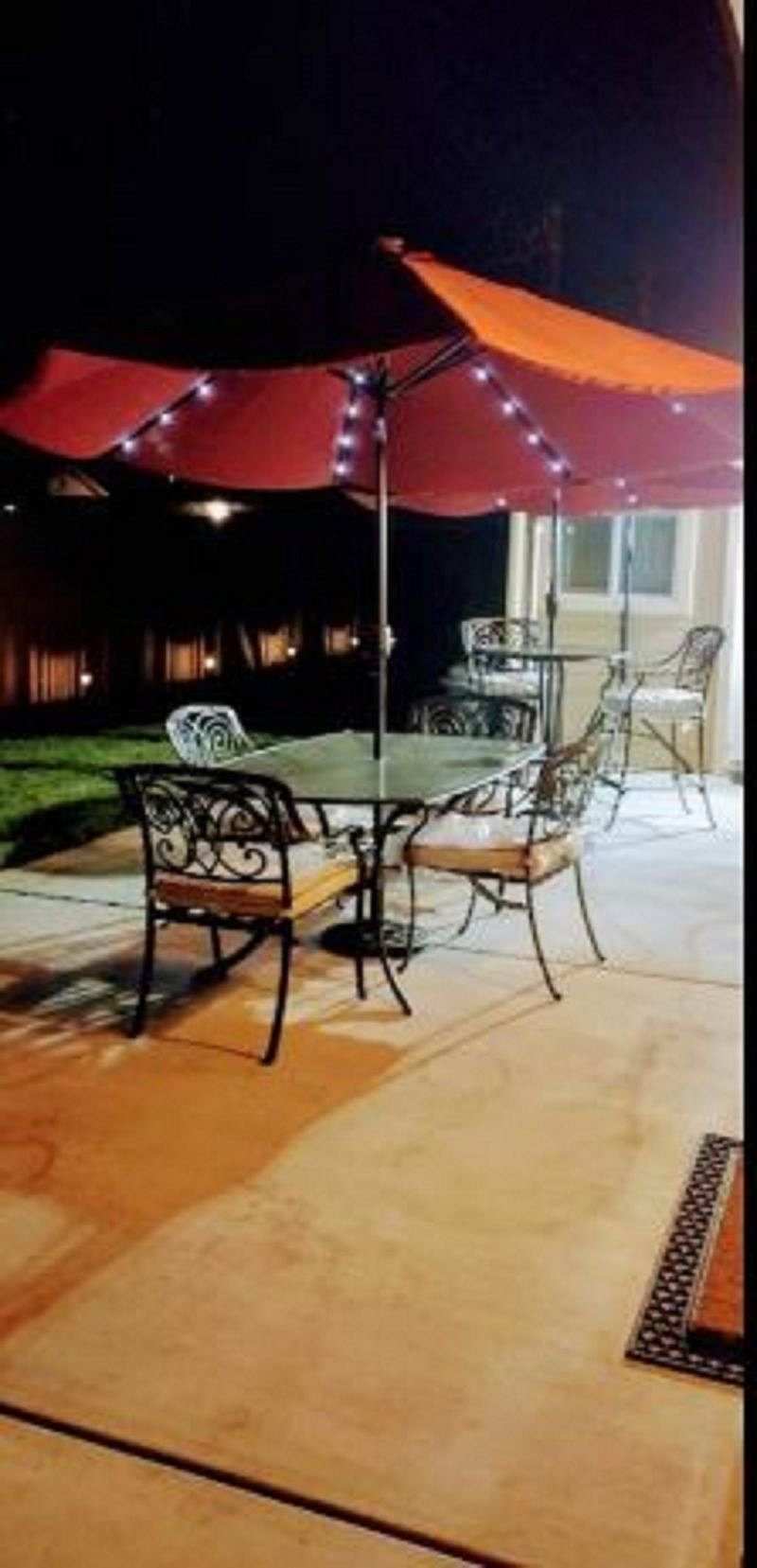 Great side yard with 2 heaters, bbq, and more... 