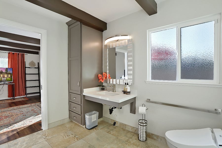 Ensuite bathroom 