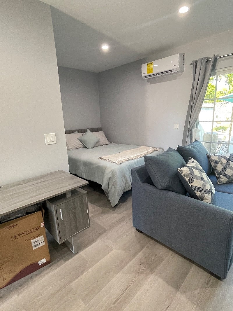 Queen bed with all new linens.