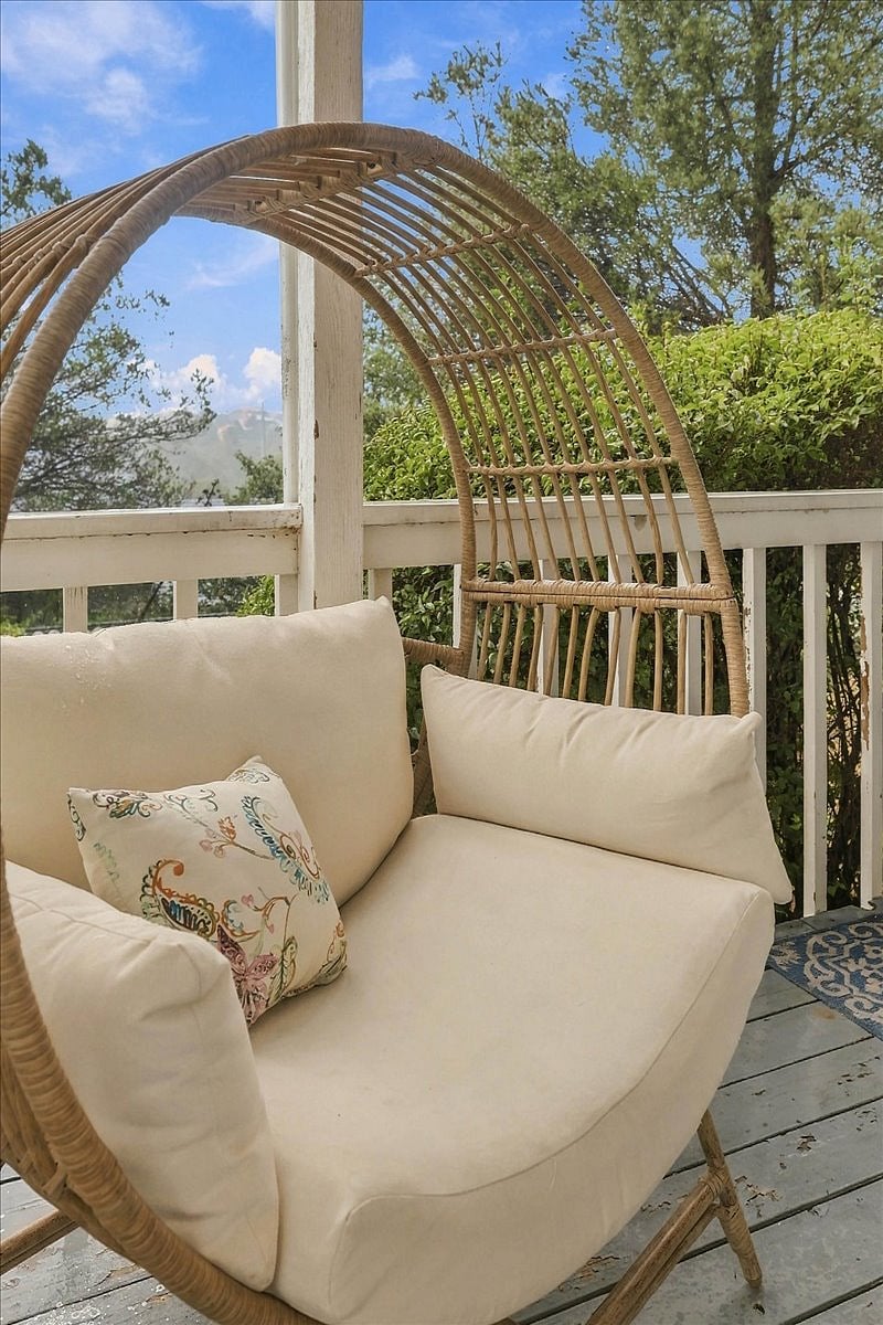 Bring your book.. settle in for a good read out in the sun and nature's gifts!
We look forward to your visit with us here at Shannon's Hideaway! Thanks for giving us a call!