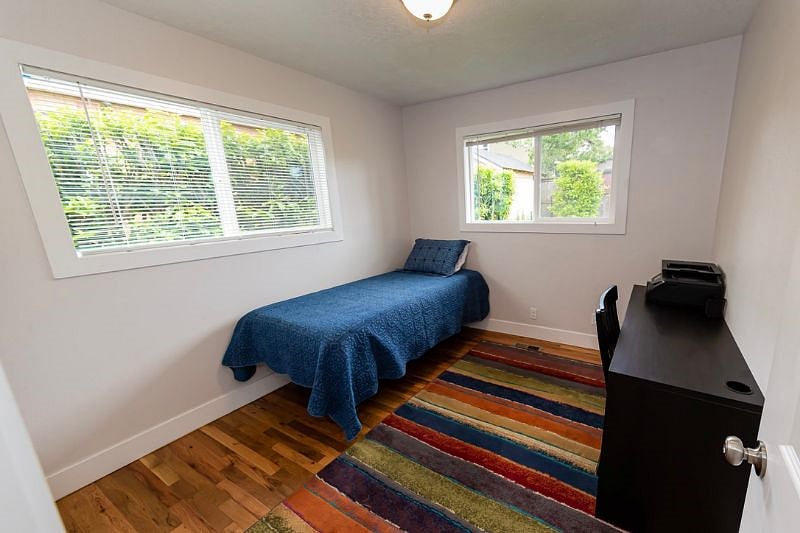 Twin/office/exercise room. Weights & yoga mat in closet.