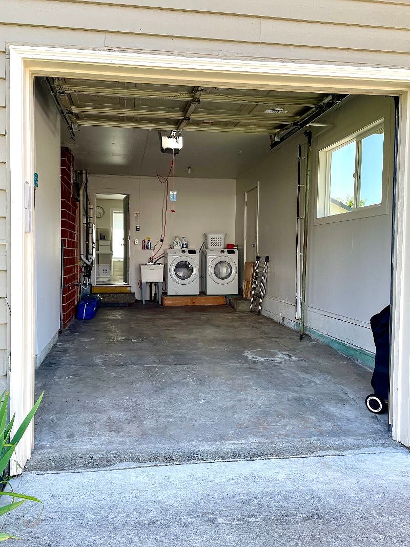 Samsung front loaders, utility sink & drying rack. Room for one vehicle.