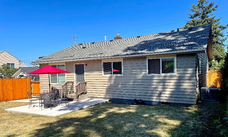 Relax & grill in the privacy of fenced in back yard.