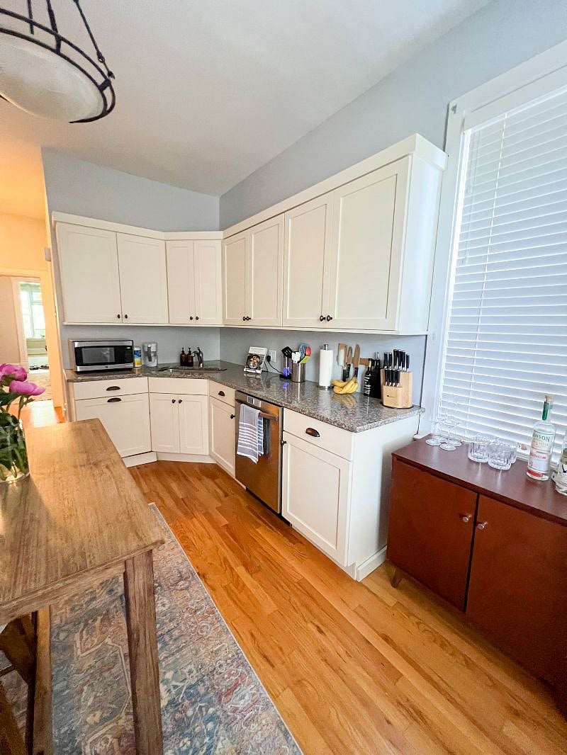 Bright and open kitchen with moveable island and great natural light