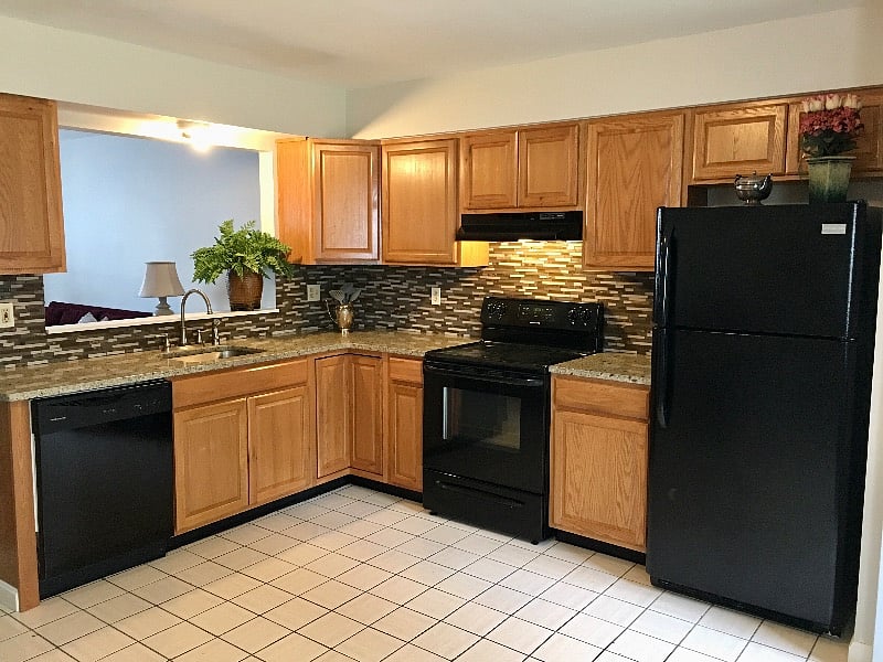 Kitchen with full size appliances, microwave and coffee maker included. Plenty of counter space for meal prepping.