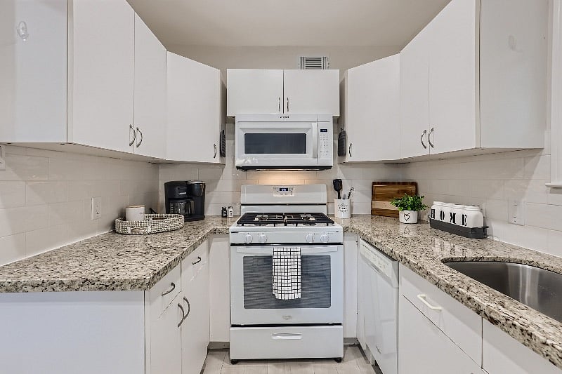 Furnished Finder property 389498_1 photo 11
