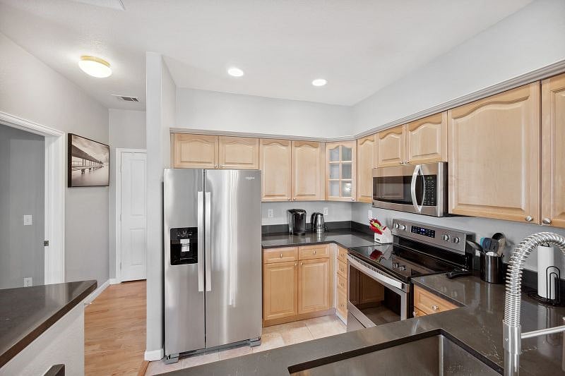 Furnished Finder property 389556_1 photo 3