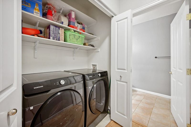 Furnished Finder property 389556_1 photo 12
