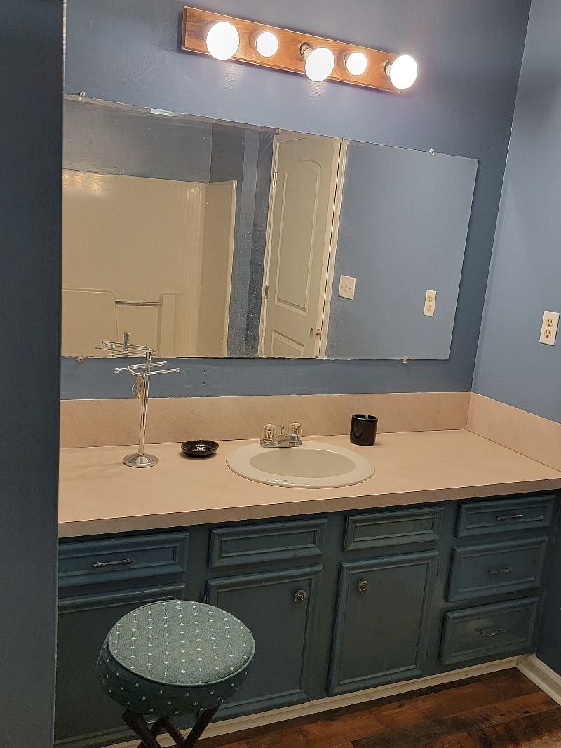 Vanity and wash basin in bathroom