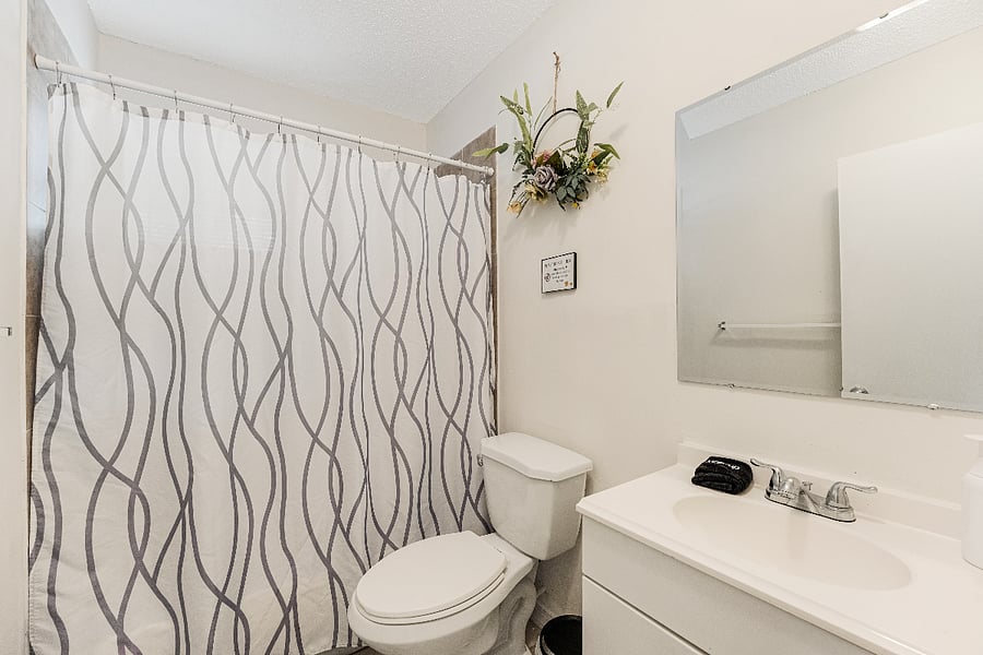 Full Bathroom