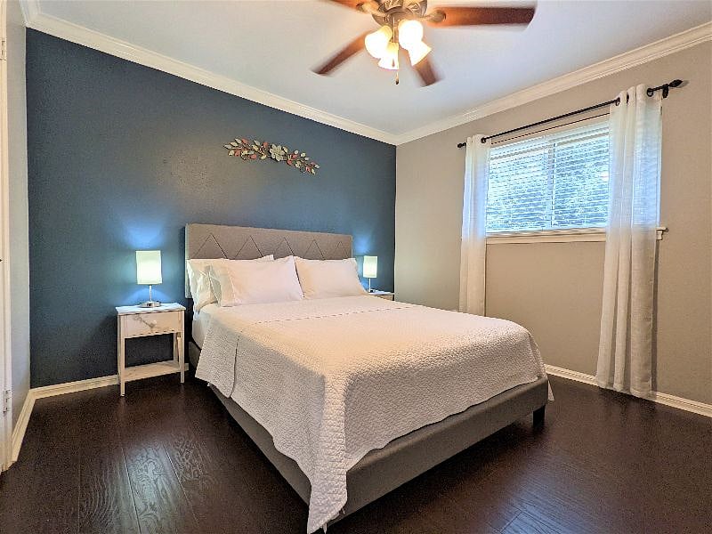 Guest Room #3: Queen bed w/platform bedframe
