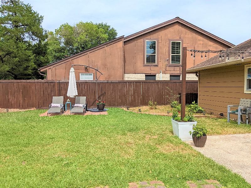 Shared space: Beautiful, well-maintained large fully fenced backyard with seating and lounge chairs for peace and quiet relaxation. 