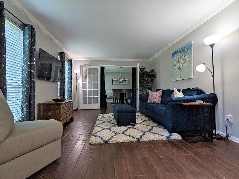 Shared space: Second lounge living room with Smart TV 