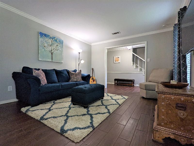 Shared space: Second lounge living room with Smart TV 