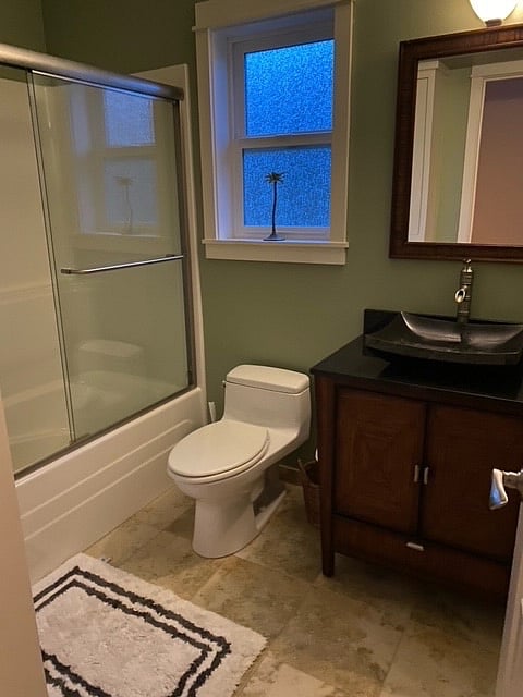 Second bathroom next to 2nd bedroom