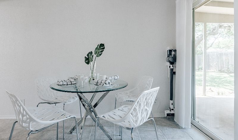 Dinning table seats for four and has view to the garden and a very nice curtain.