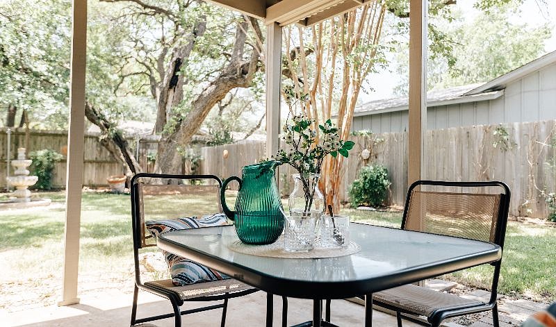 You could relax in our patio with view to large lawn, beautiful tree and fountain. An electric grill is also set for your BBQ time.