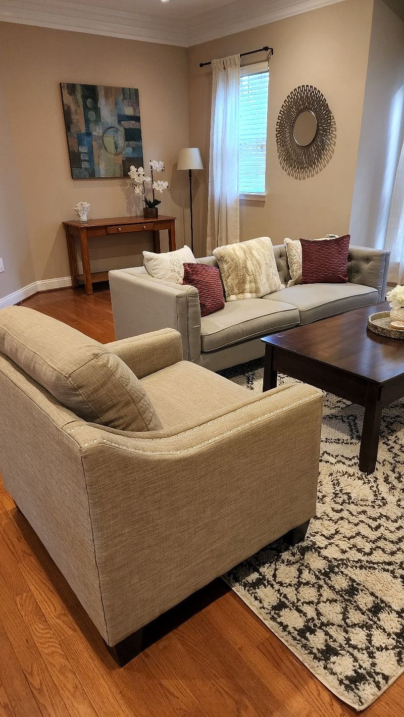 2nd floor Living room