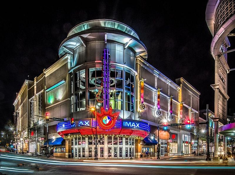 Downtown Silver spring - 8min drive or 1  Metro train stop away 