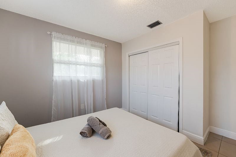 Furnished Finder property 389880_1 photo 16