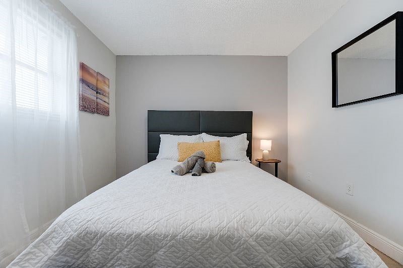 Comfortable and quiet bedroom, perfect for restful nights (2nd Bedroom) 