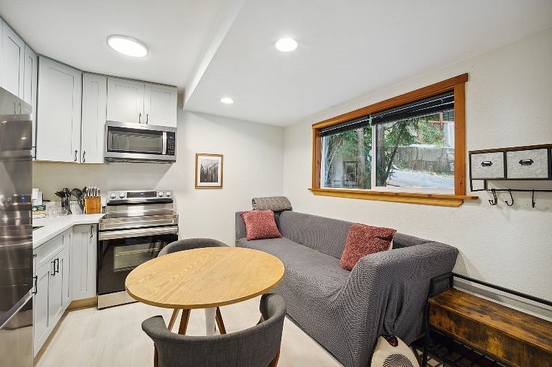 Furnished Finder property 389995_2 photo 15