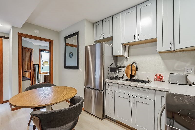 Furnished Finder property 389995_2 photo 16