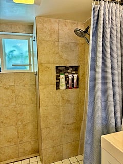 complimentary shower gel, shampoo and conditioner 