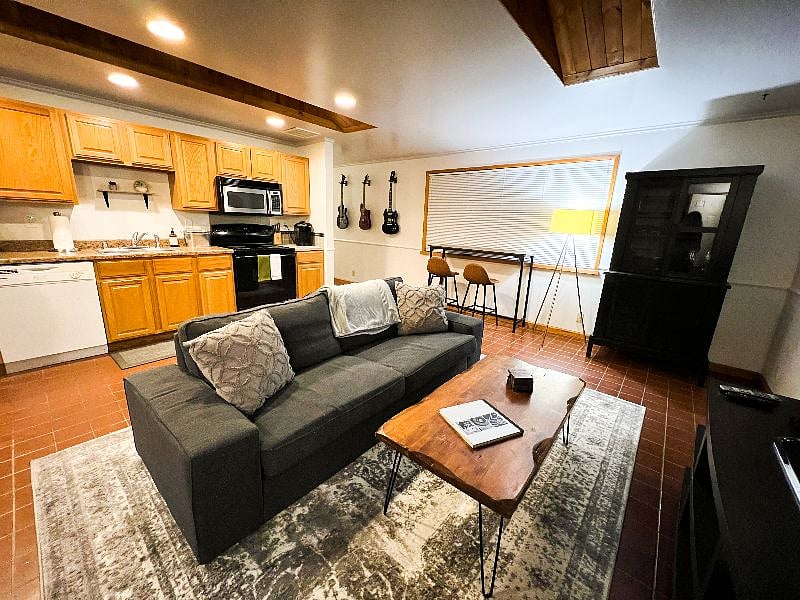 Furnished Finder property 390036_2 photo 2
