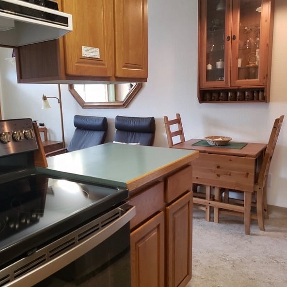 Plenty of kitchen cabinet space!