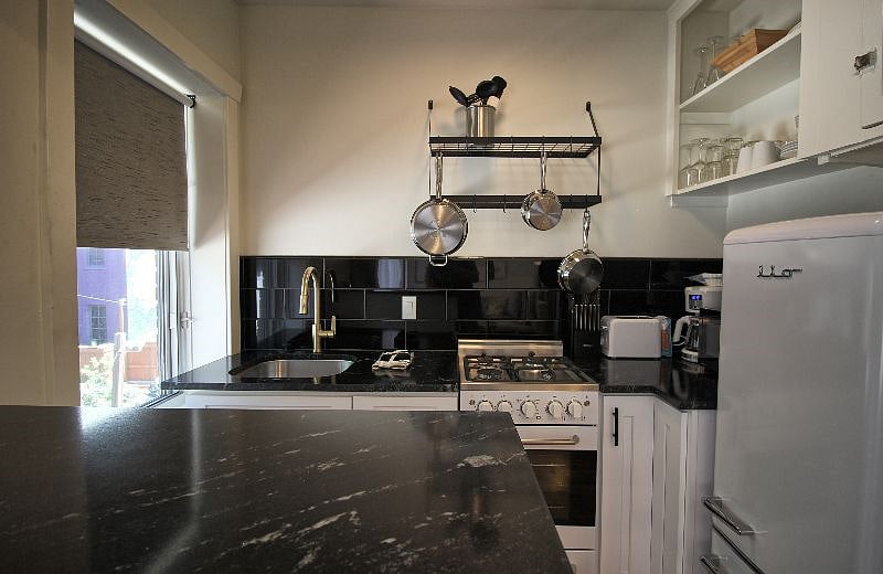 Furnished Finder property 390091_1 photo 2