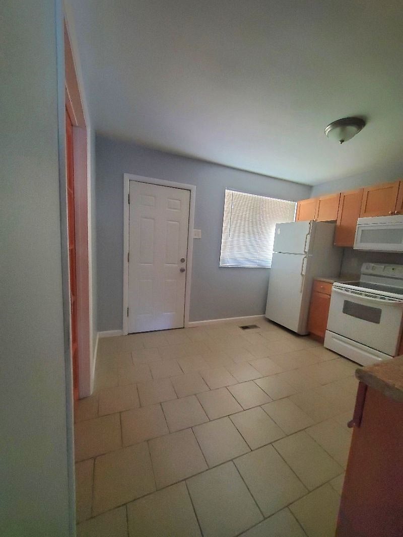 Furnished Finder property 390111_1 photo 4