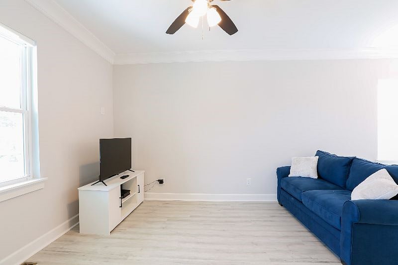 Furnished Finder property 390137_2 photo 4