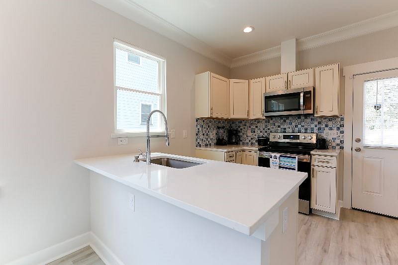 Furnished Finder property 390137_2 photo 8