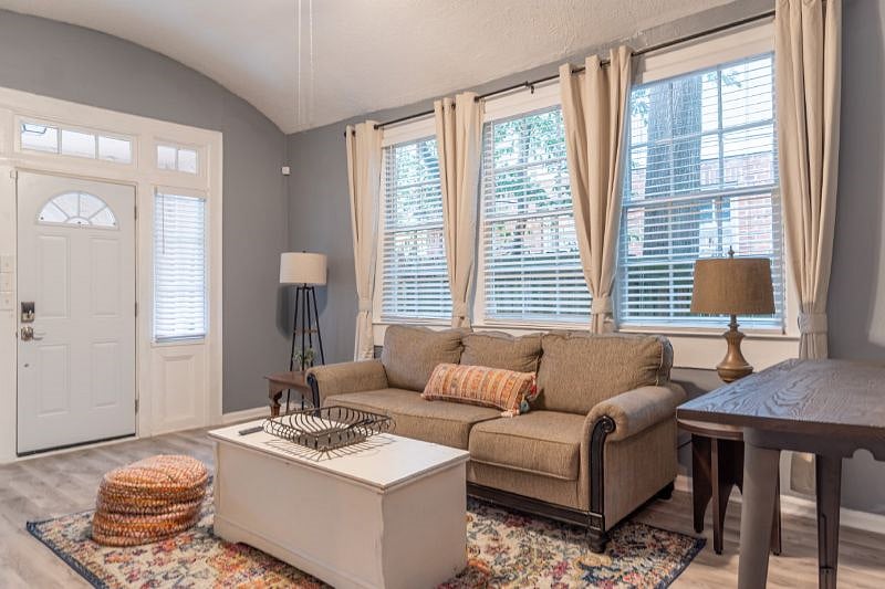 Furnished Finder property 390431_1 photo 7
