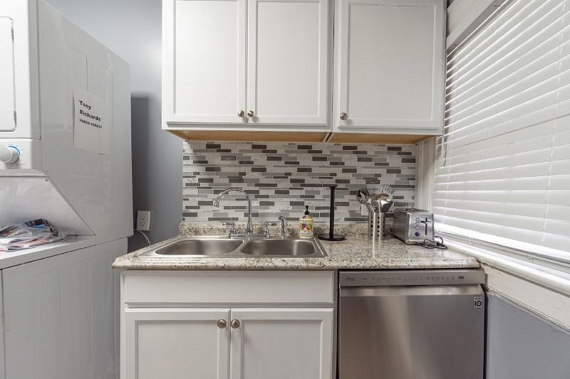 Furnished Finder property 390431_1 photo 12