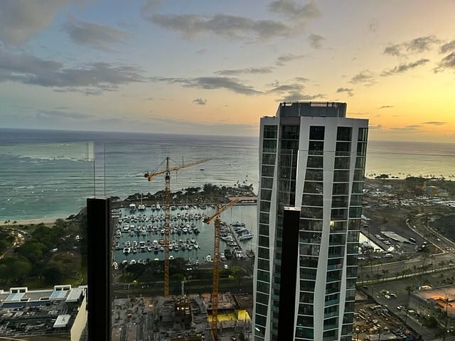 42 floor amenities