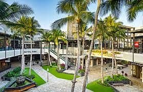 Ala Moana Shopping Center walking distance