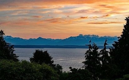 THE OLYMPIC MOUNTAINS AND SALISH SEA TO THE WEST