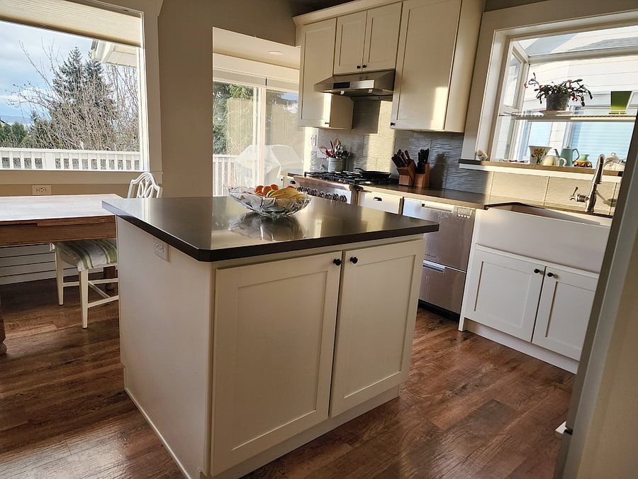 SHARED KITCHEN AND UPPER DECK BBQ