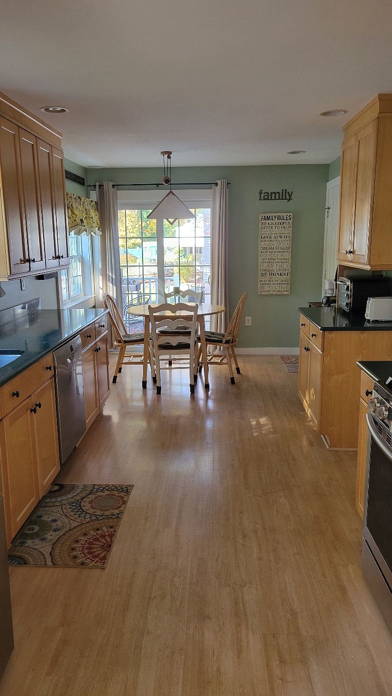 Eat in kitchen