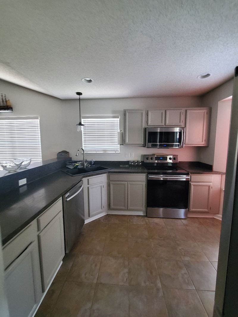 Furnished Finder property 390772_1 photo 3