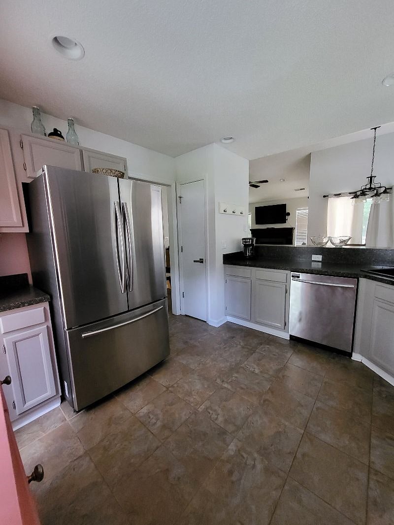 Furnished Finder property 390772_1 photo 2
