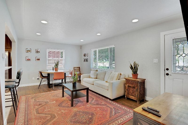 Furnished Finder property 390789_1 photo 12